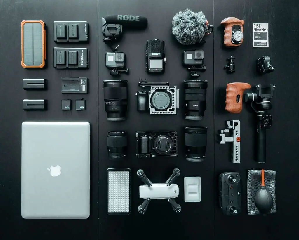 Travel With All Device On Table Travel With All Device On Table