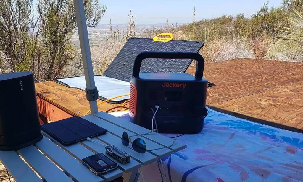 Jackery Explorer 1000 Pro Charging Solar Jackery Explorer 1000 Pro Charging Solar