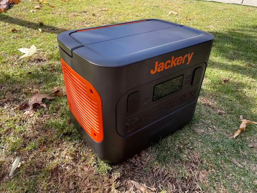 Jackery Explorer 2000 Pro In Grass